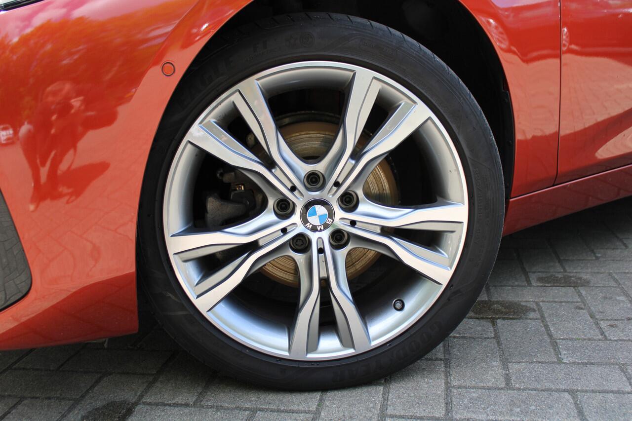 BMW 2-SERIE Active Tourer 218i 140pk Executive Edition | Head-Up | Achteruitrijcamera | Elektrische achterklep | Navigatie | Cruise control