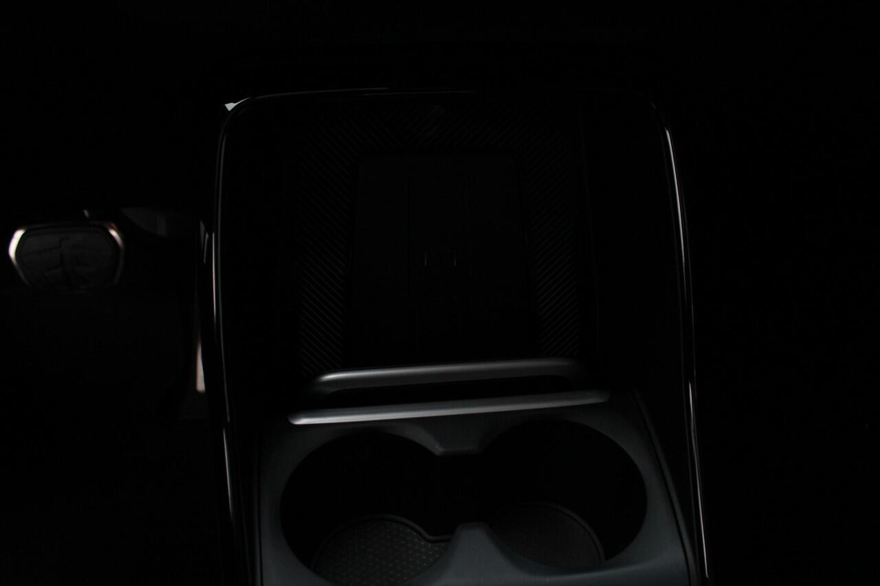 BMW 2-SERIE Active Tourer 225e xDrive High Executive M Sport Automaat / Panoramadak / Trekhaak / Sportstoelen / Stoelverwarming / Adaptieve LED / Harman Kardon / Head-Up / Parking Assistant Plus