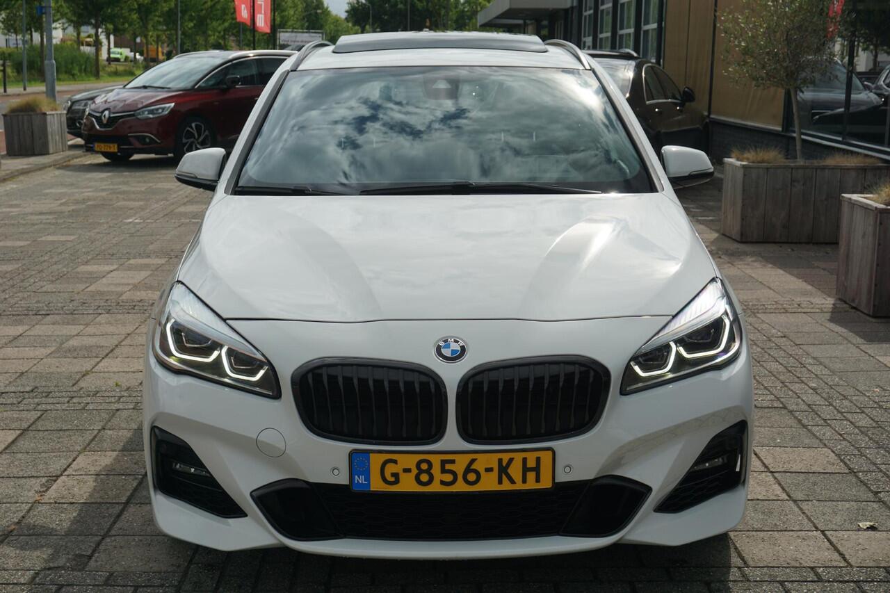 BMW 2-SERIE Active Tourer 220i Executive Edition | M Pakket | PANO | Trekhaak