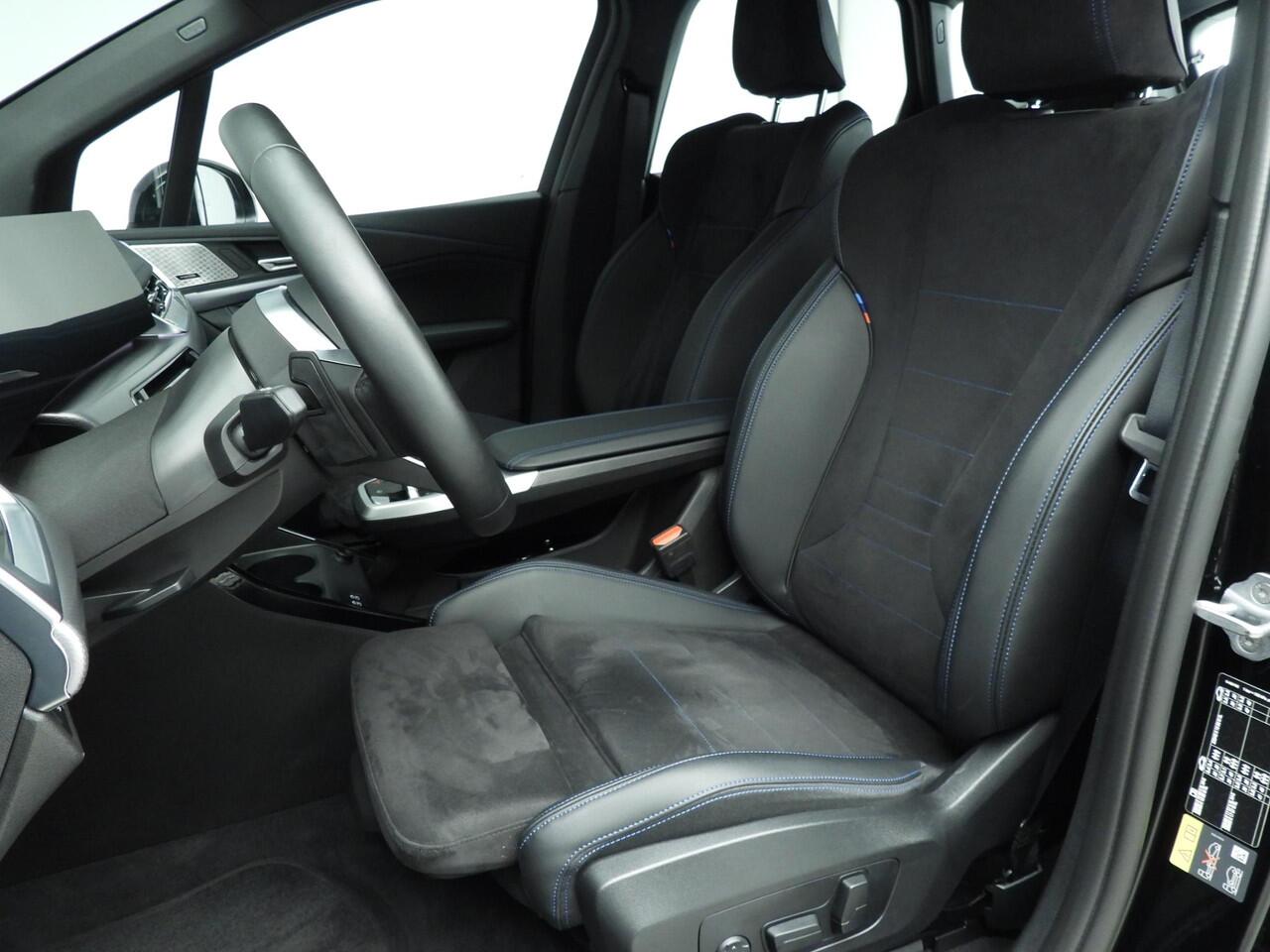 BMW 2-SERIE Active Tourer 230e xDrive | M-Sportpakket | LED | HUD | Active cruise | Sportstoelen | Keyles go | DAB | Harman-kardon sound | Alu 17 inch