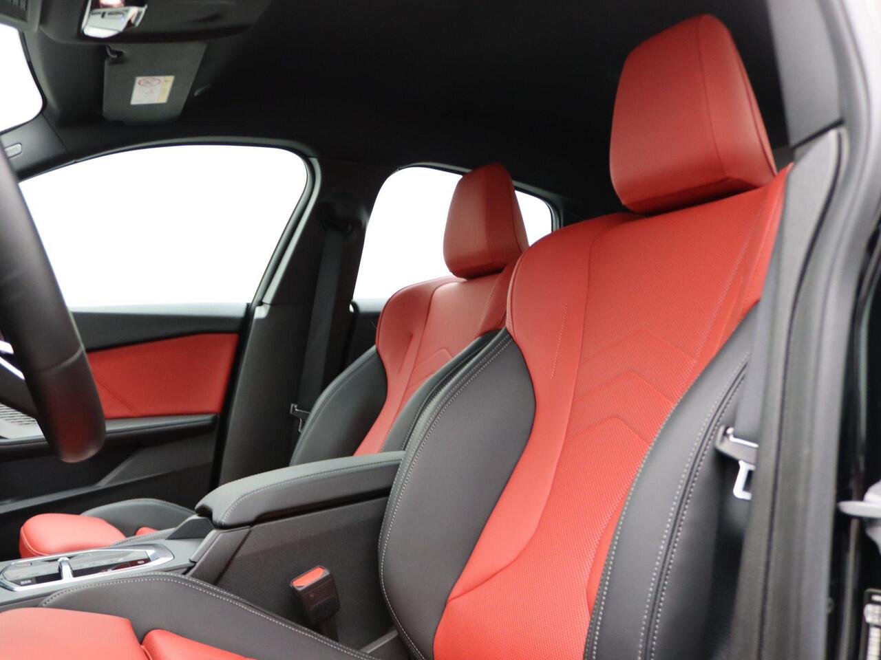 BMW 2-SERIE Gran Coupé 220 M Sportpakket | Premium Pack | M Adaptief onderstel | Achteruitrijcamera | Driving Assistant | Parking Assistant | 18''