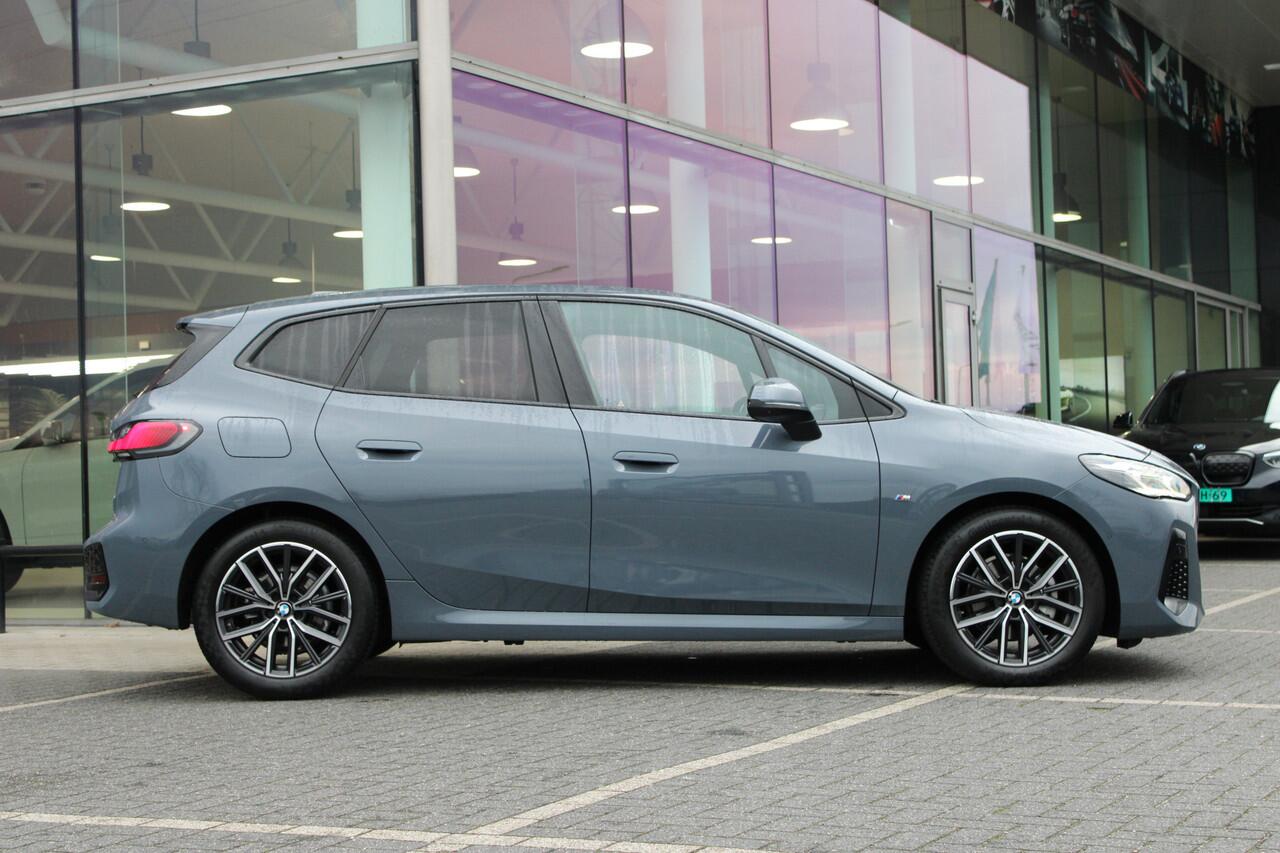 BMW 2-SERIE Active Tourer 218i M Sport Automaat / Panoramadak / Sportstoelen / M Adaptief onderstel / Comfort Access / Stuurverwarming / Adaptieve LED / Parking Assistant Plus / Head-Up