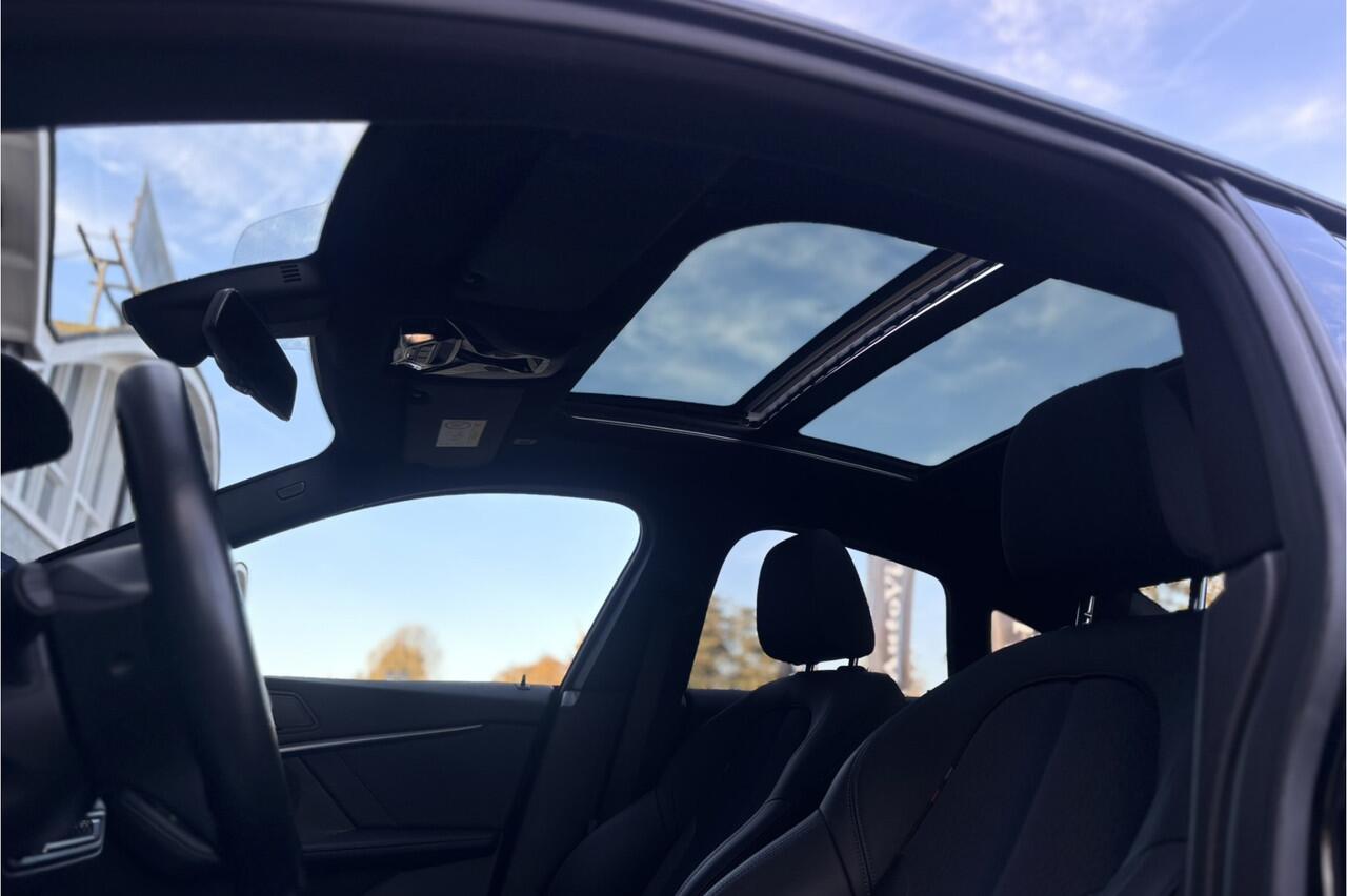 BMW 2-SERIE Gran Coupé 218i M-Sport | Panodak | Camera | Adaptive Cruise | Comfort Access