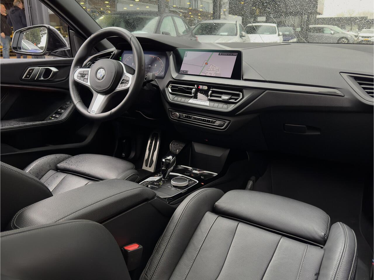 BMW 2-SERIE Gran Coupé 220i AUT7 M-SPORT PANODAK SPORTLEDER NAVI CAMERA DIGI-DASH APPLE-CARPLAY LED LMV PDC