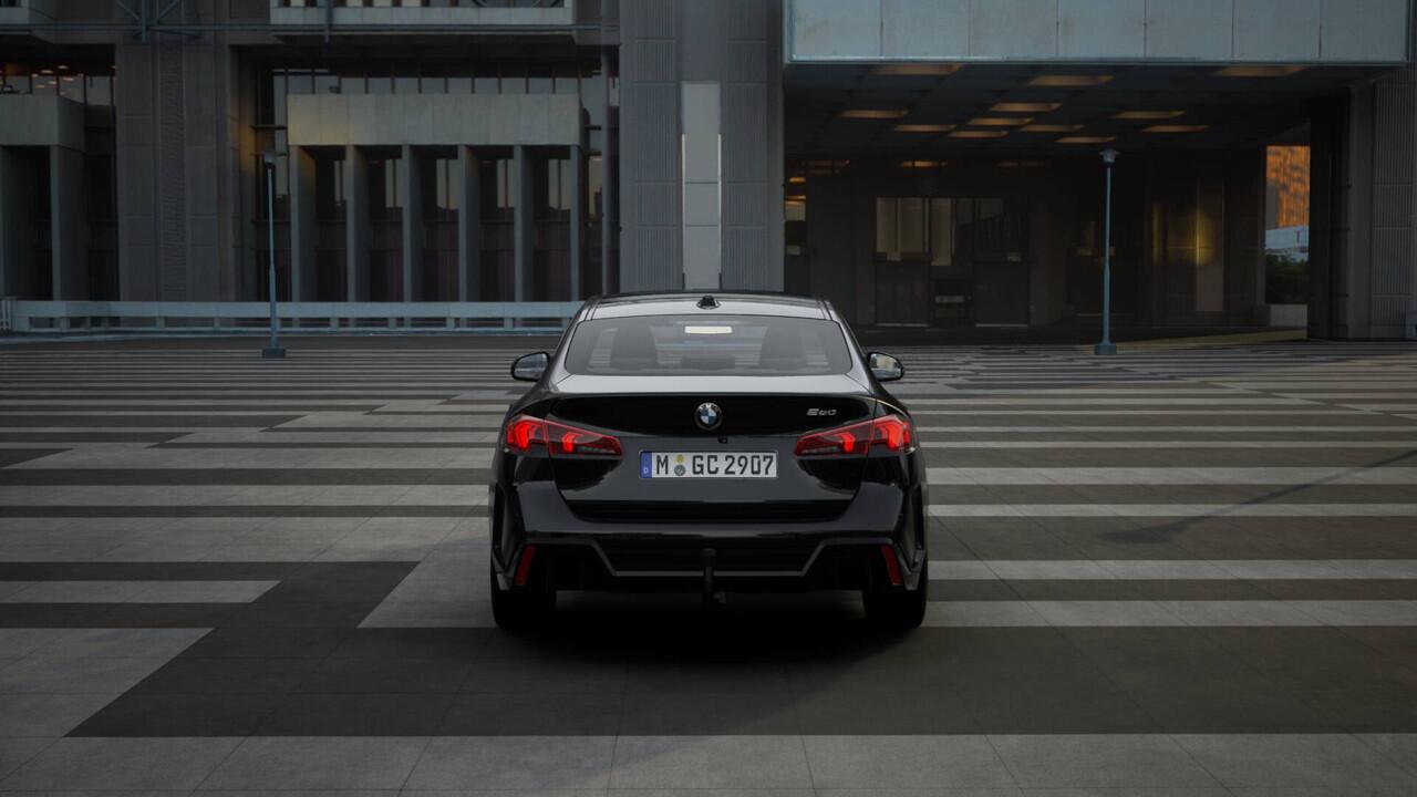 BMW 2-SERIE Gran Coupé 220 M Sport Automaat / Trekhaak / Sportstoelen / Achteruitrijcamera / M Adaptief onderstel / Parking Assistant