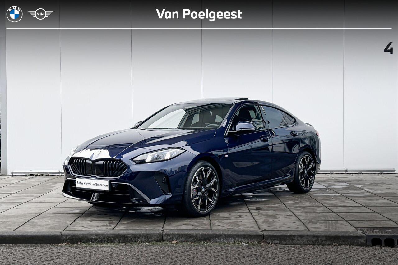 BMW 2-SERIE Gran Coupé 220 M-Sport Pro / Glazen Schuifdak / Adaptieve LED koplampen / Driving Assistant / Driving Assistant plus / Stuurwielrand verwarming / Camera / Harman Kardon / 19 inch
