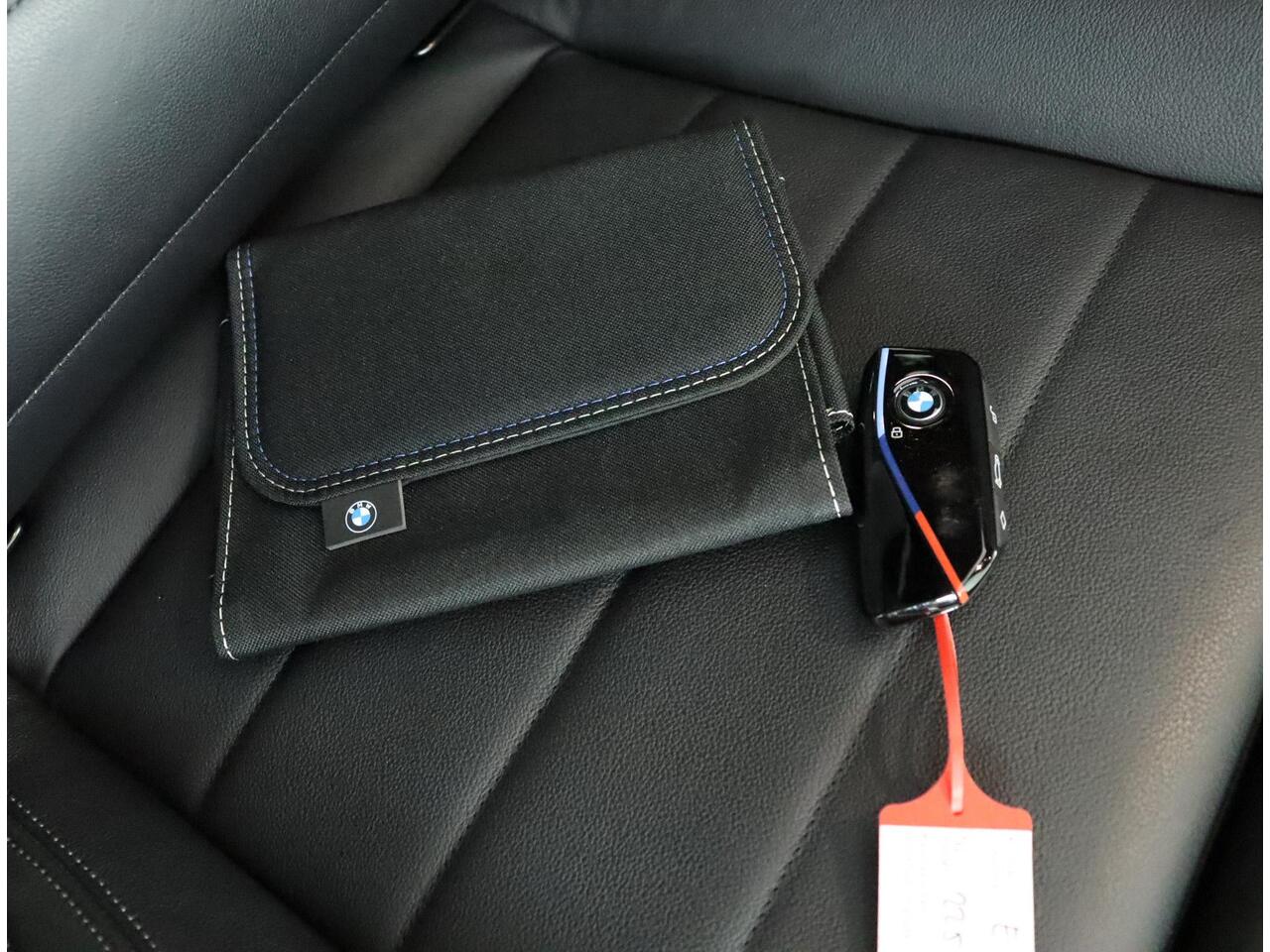 BMW 2-SERIE Active Tourer 225e xDrive M Sportpakket | Panoramadak | Harman/Kardon | Head Up Display