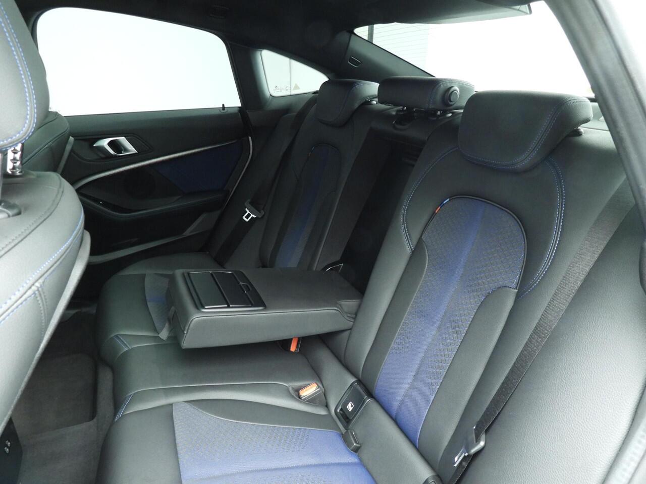 BMW 2-SERIE Gran Coupe 218i | M-Sportpakket | LED | Navigatie | Schuifdak | Stoelverwarming | Sportstoelen | Alu 18 inch