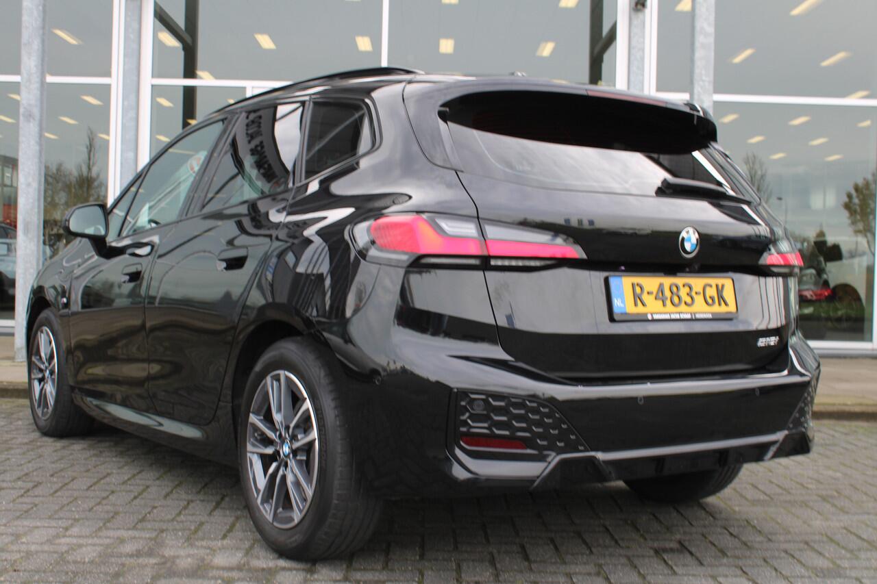 BMW 2-SERIE Active Tourer 218i | M-pakket | El. Trekhaak | AppleCarplay | Keyless | El. Achterklep |