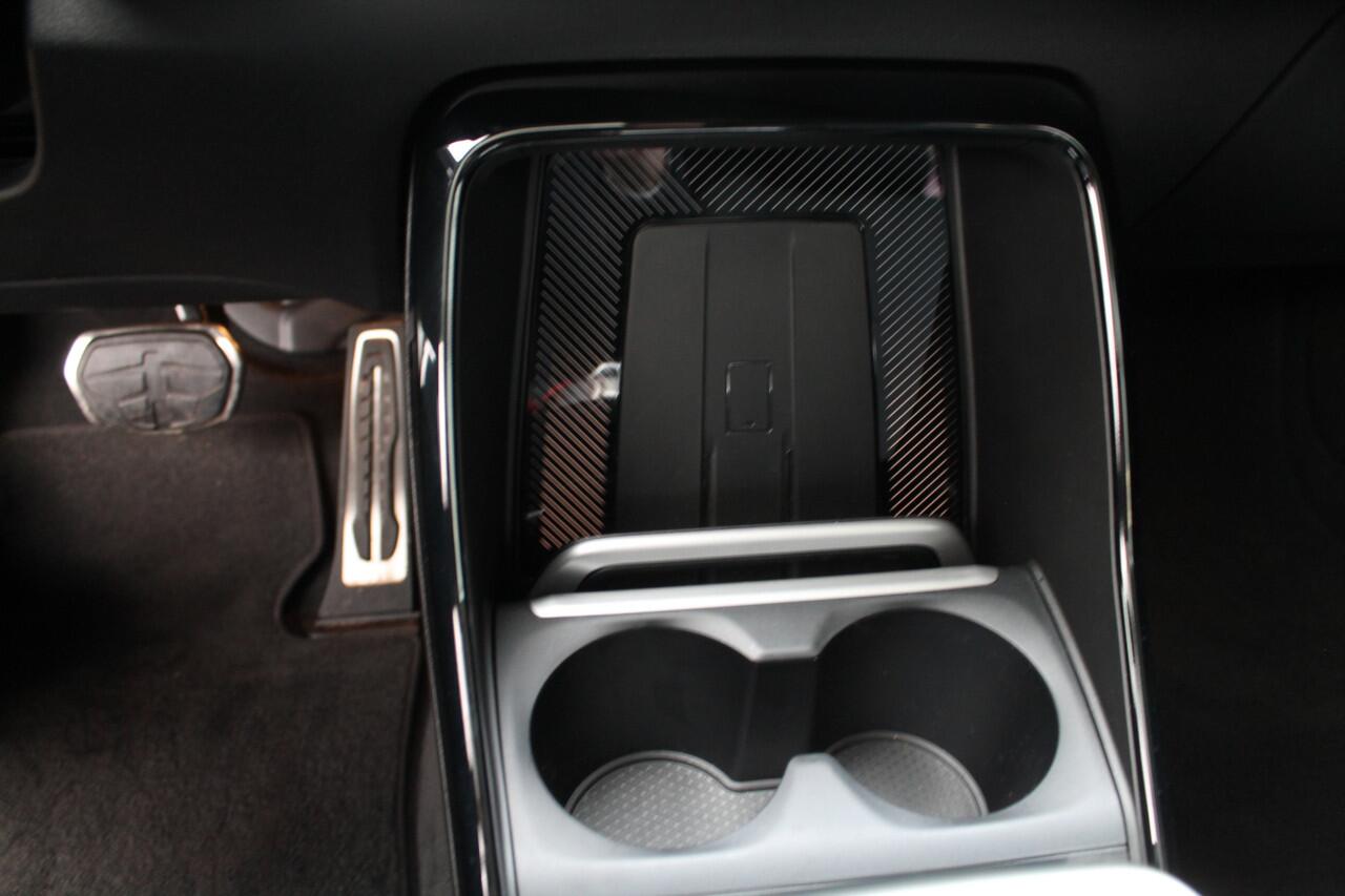 BMW 2-SERIE Active Tourer 225e xDrive High Executive M Sport Automaat / Panoramadak / Trekhaak / Sportstoelen / Stoelverwarming / Adaptieve LED / Harman Kardon / Head-Up / Parking Assistant Plus