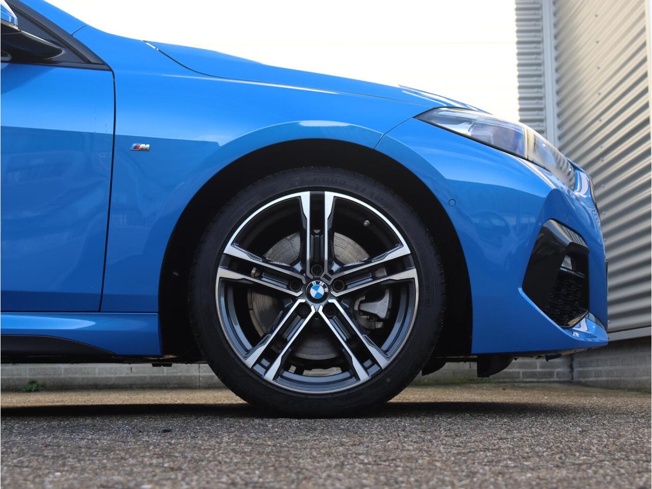 BMW 2-SERIE Gran Coupé 220i | High Executive | M Sportpakket | Driving Assistant | Stoel + Stuurwielverwarming | Adaptive Cruise Control| Getint Glas | Harman Kardon | 18'' LMV