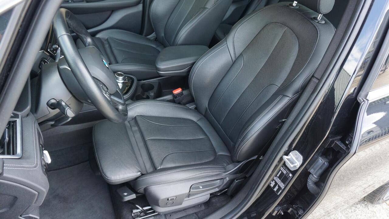 BMW 2-SERIE Active Tourer 220i 190pk Sportline High Executive Pano.Dak Leder LED Head-up 18inch LM Trekhaak A-Camera *NL auto* 70453km!