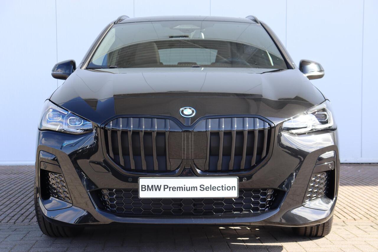 BMW 2-SERIE Active Tourer 225e xDrive M Sportpakket/ Premium Pack/ Stuurverwarming/ Comfort Acces/ Elektrische Trekhaak/ Panoramadak/ Harman-Kardon | Ekris Selection