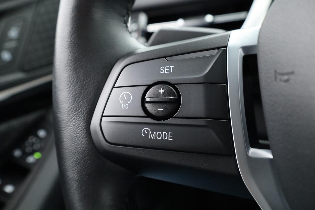 BMW 2-SERIE Active Tourer 220i | Navi | Camera | Stoelverw. | Apple CarPlay | Cruise | 17'' v