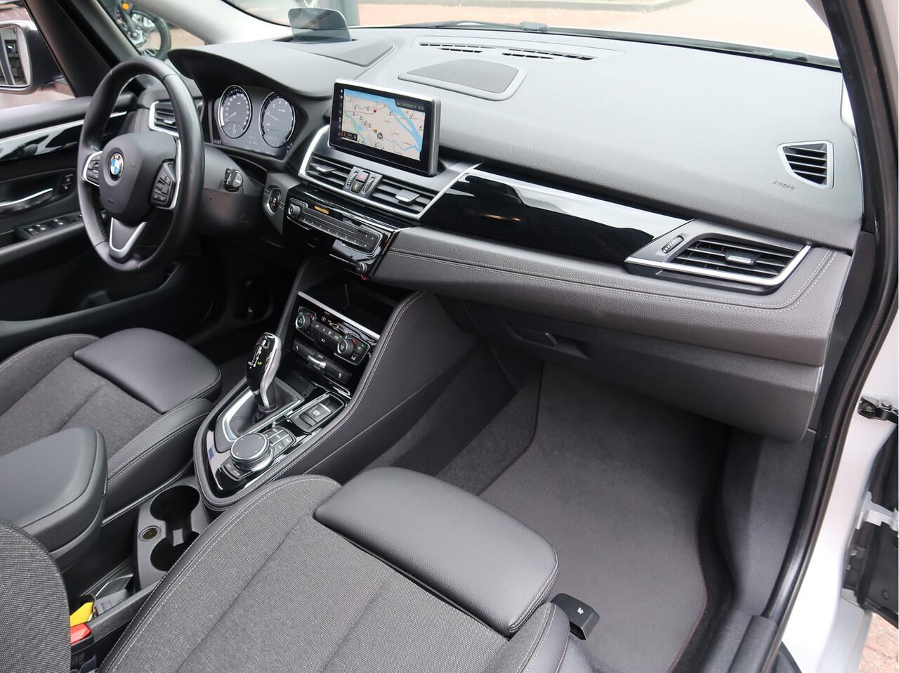 BMW 2-SERIE Active Tourer 218i Executive Edition | Comf Stoelen | Trekhaak |