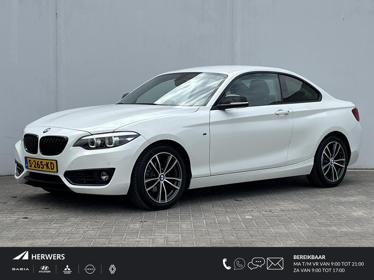 BMW 2-SERIE Coupé 218i Executive Sport Line Business / Automaat / Cruise- en Cruise Control / Verwarmde Voorstoelen / Keyless Start / Parkeersensoren voor + achter / Navigatie full map / M Leder Sportstuur / Lichtmetalen velgen dubbel spaak / Bluetooth /