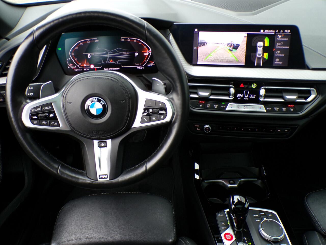 BMW 2-SERIE Gran Coupé 220i, Harman Kardon / Schuifdak / Sensoren + Camera / Keyless / Leder / Stoel + Stuurverwarming / 19'' LMV