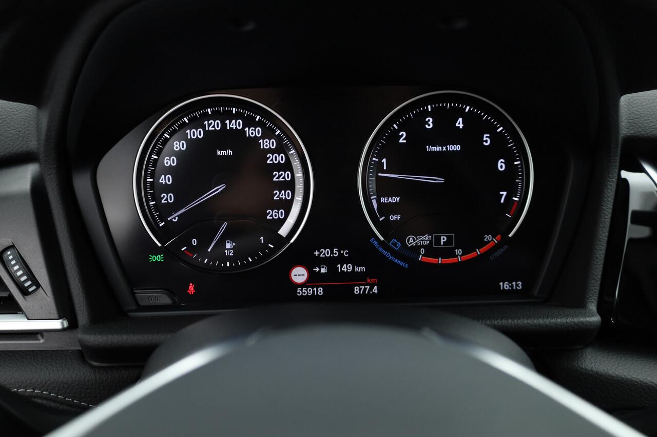 BMW 2-SERIE Active Tourer 220i 192pk | Navi | Afn. Trekhaak | Camera | Keyless | LED | Stoelverw. | 17''