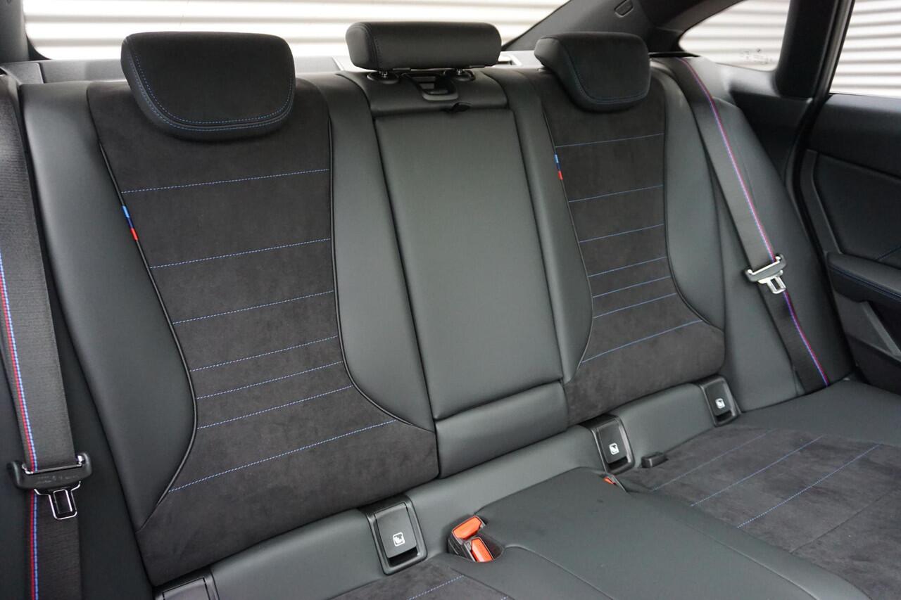 BMW 2-SERIE Gran Coupé 220 | M Sportpakket Pro | Innovation Pack | Trekhaak met afneembare kogel | Stuurwielrand verwarmd | Glazen panoramadak | Driving Assistant Professional