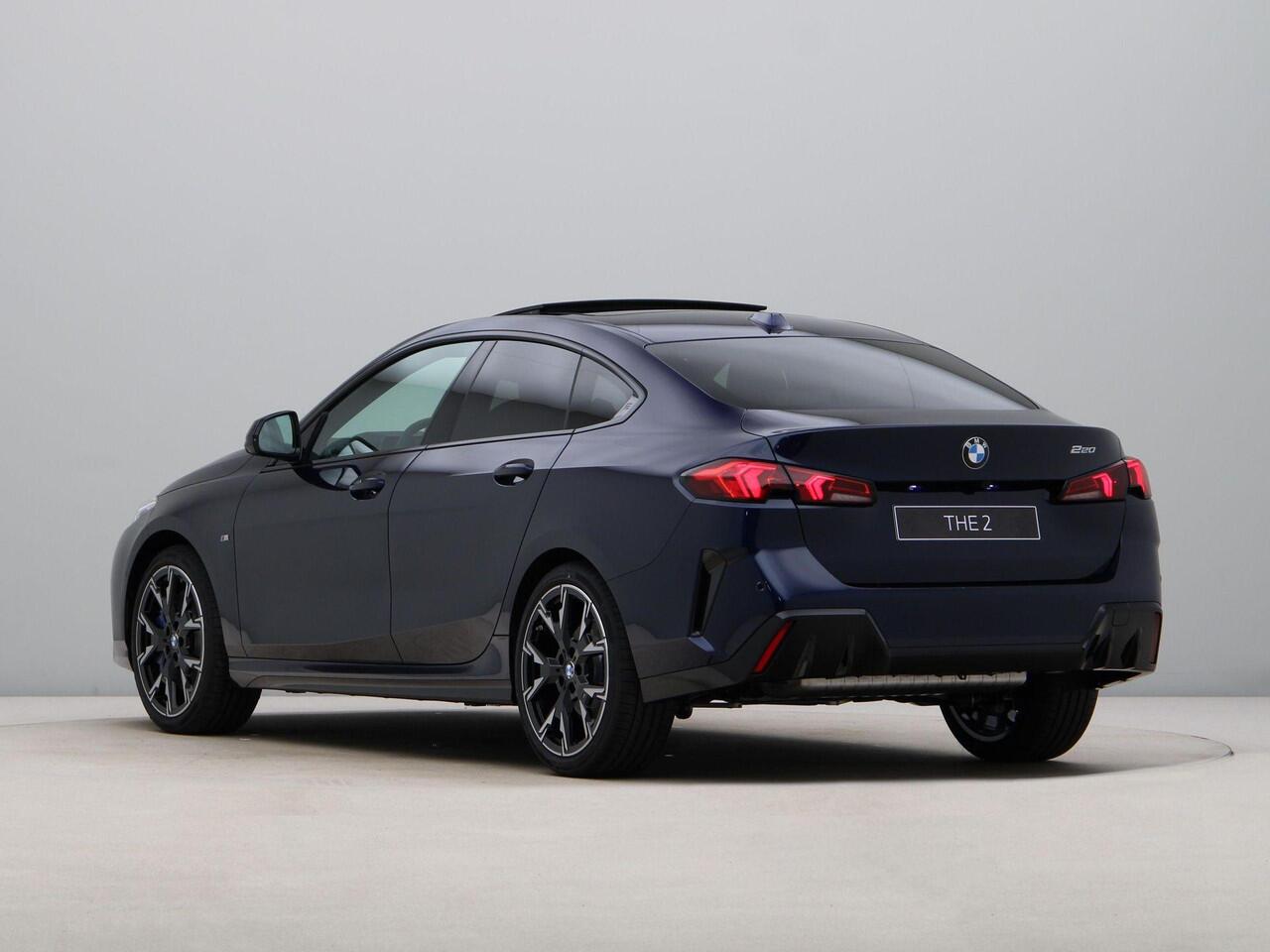 BMW 2-SERIE 220 Gran Coupé | Glazendak | 19inch | Elektrisch verstelbare stoelen | Panoramadak | Trekhaak | Ekris Selection