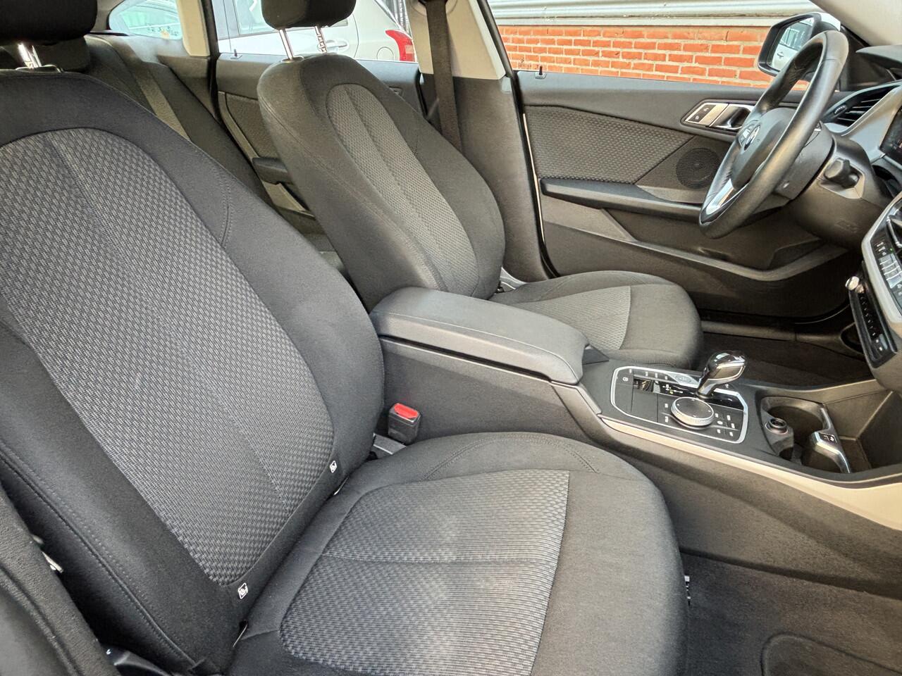 BMW 2-SERIE Gran Coupé 218i Executive | Apple Carplay/Android Auto | 18 inch ///M Velgen | LED |