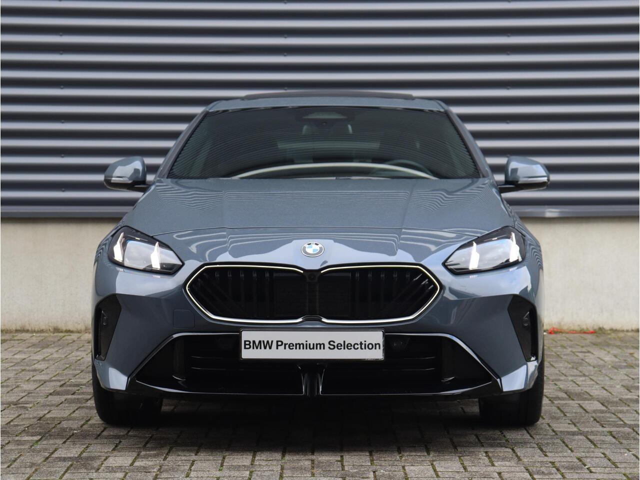 BMW 2-SERIE Gran Coupé 220 | M Sportpakket Pro | Panodak | Driving Assistant Plus | Harman Kardon | Parking Assistant Plus | Head-Up | 19'' LMV