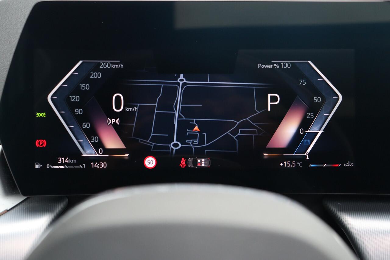 BMW 2-SERIE Active Tourer 218i Automaat | Leder | Panoramadak | Stoel-/Stuurverwarming | Elek. Trekhaak | Navigatie