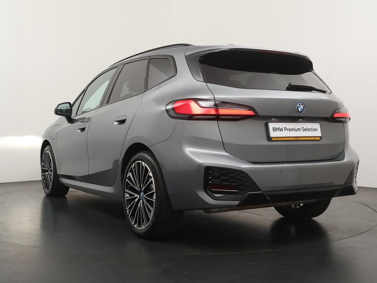 BMW 2-SERIE Active Tourer 225e xDrive | M-Sportpakket | Panoramadak | Harman Kardon | Head-Up Display |