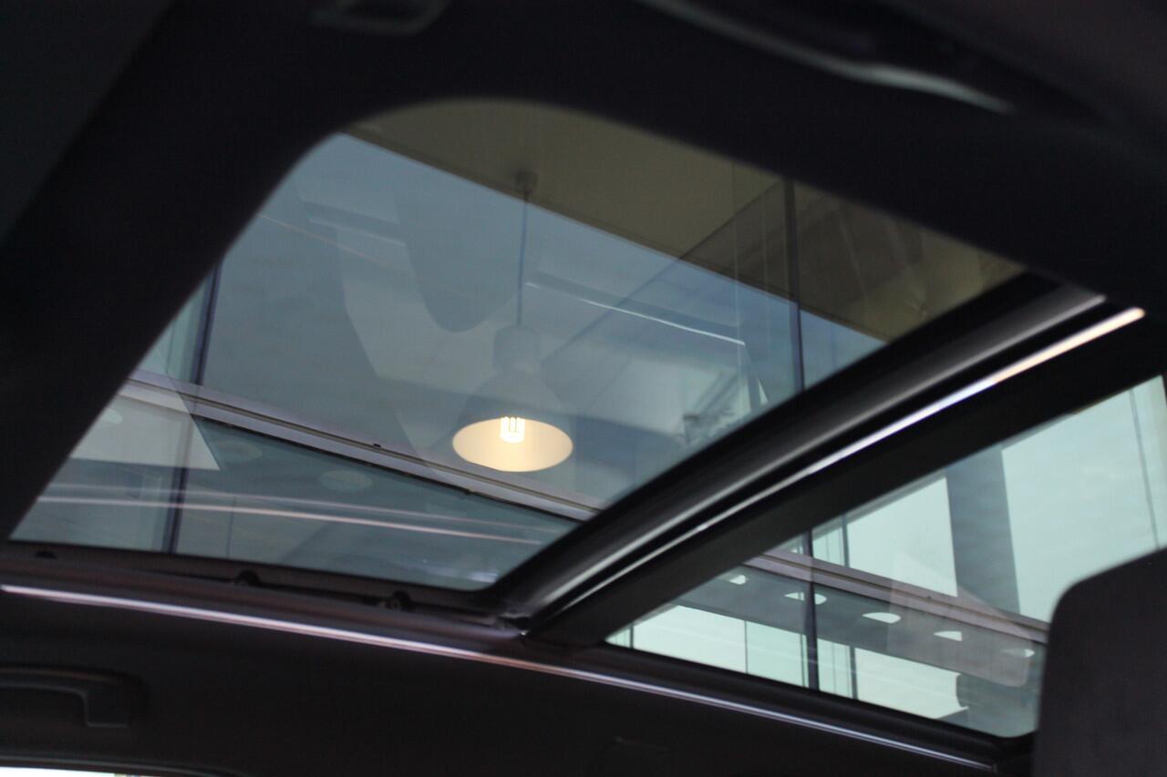 BMW 2-SERIE Active Tourer 225e xDrive High Executive M Sport Automaat / Panoramadak / Trekhaak / Sportstoelen / M Adaptief onderstel / Head-Up / Adaptieve LED / Parking Assistant Plus