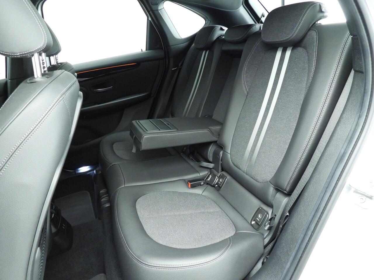 BMW 2-SERIE Active Tourer 218i Automaat Sportline / Trekhaak / PDC / Climate / Cruise / LED / Head-up / Sportstoelen / Alu wielen 17 inch