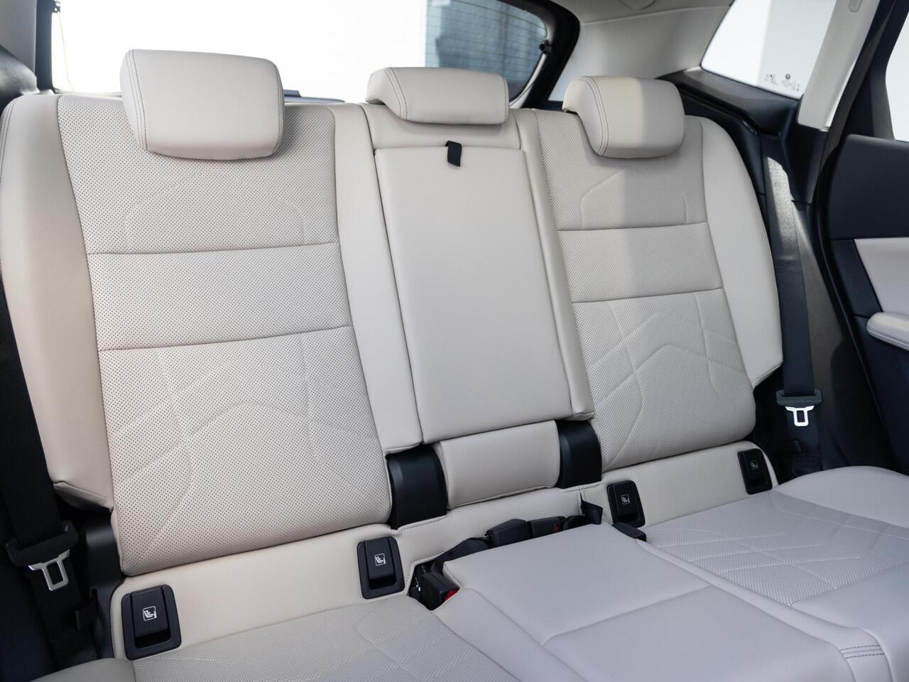 BMW 2-SERIE Active Tourer 225e xDrive | Luxury Line | Innovation Pack | Comfort Pack | Travel Pack | Showroom Selection