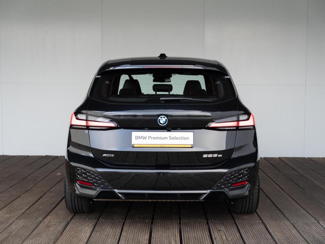 BMW 2-SERIE Active Tourer 225e xDrive | M Sportpakket | Innovation Pack | Comfort Access | Head-Up Display | Driving Assistant Plus | 17''