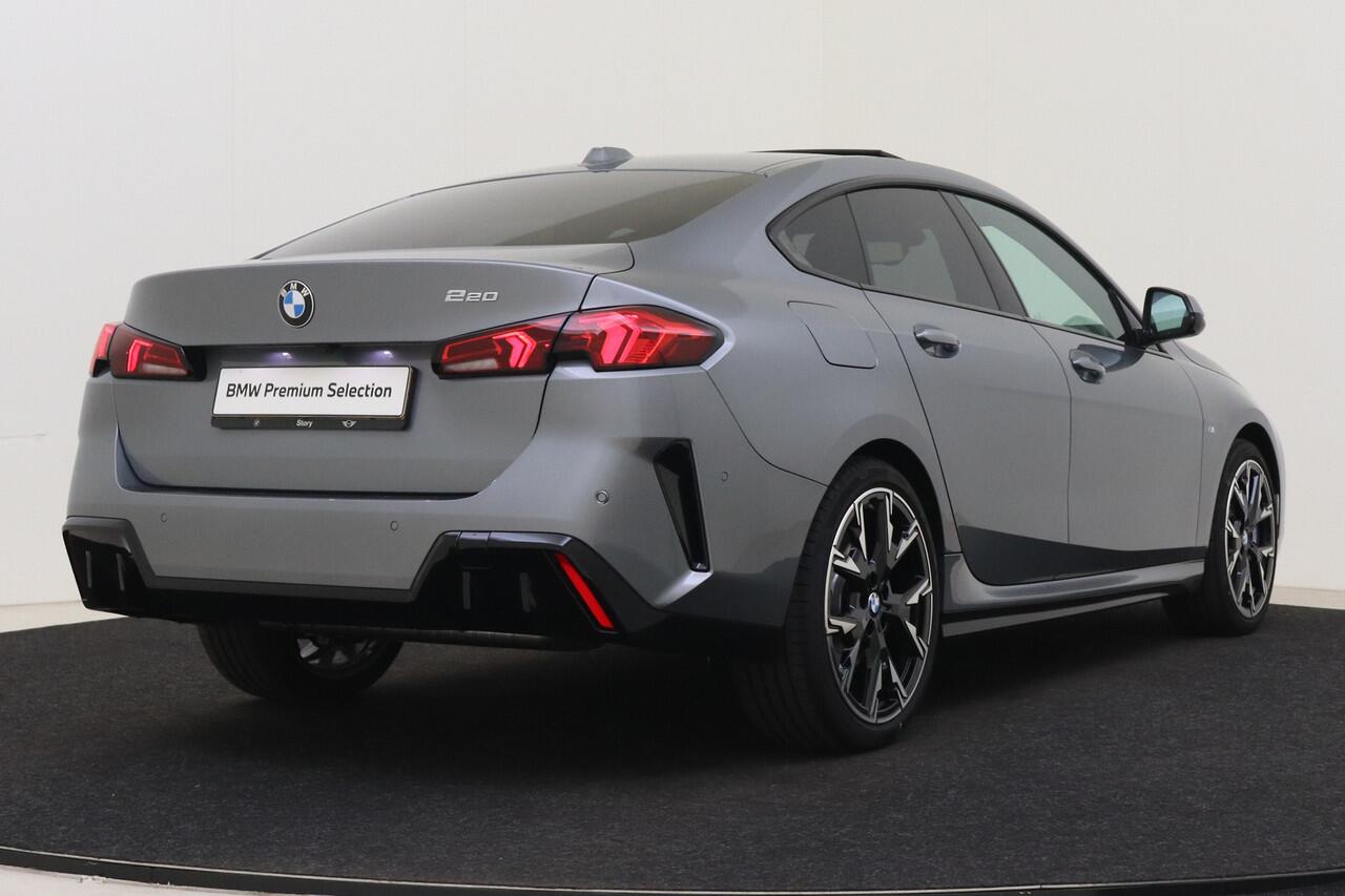 BMW 2-SERIE Gran Coupé 220 M Sport Automaat / Sportstoelen / Achteruitrijcamera / Adaptieve LED / M Adaptief onderstel / Comfort Access / Parking Assistant / Stoelverwarming