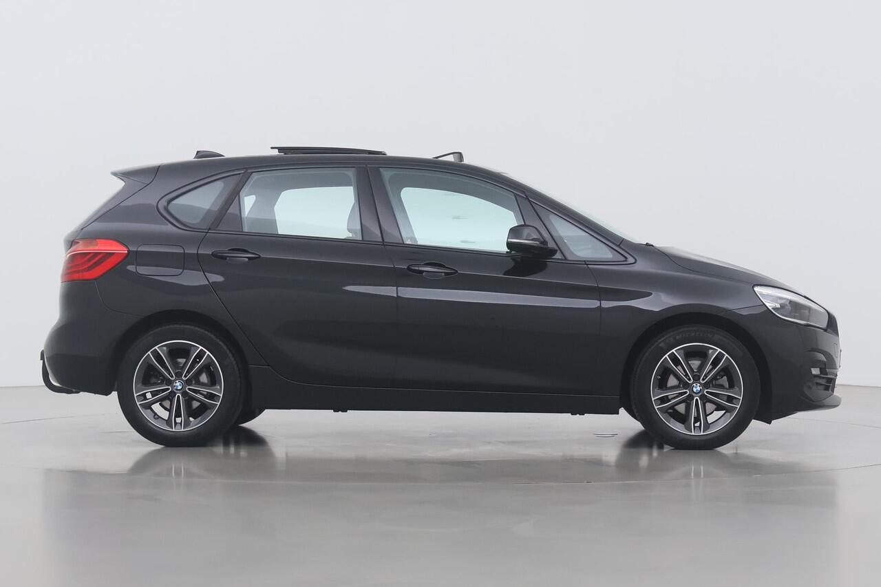 BMW 2-SERIE Active Tourer 218i High Executive | Panoramadak | Trekhaak | Head-Up | Camera