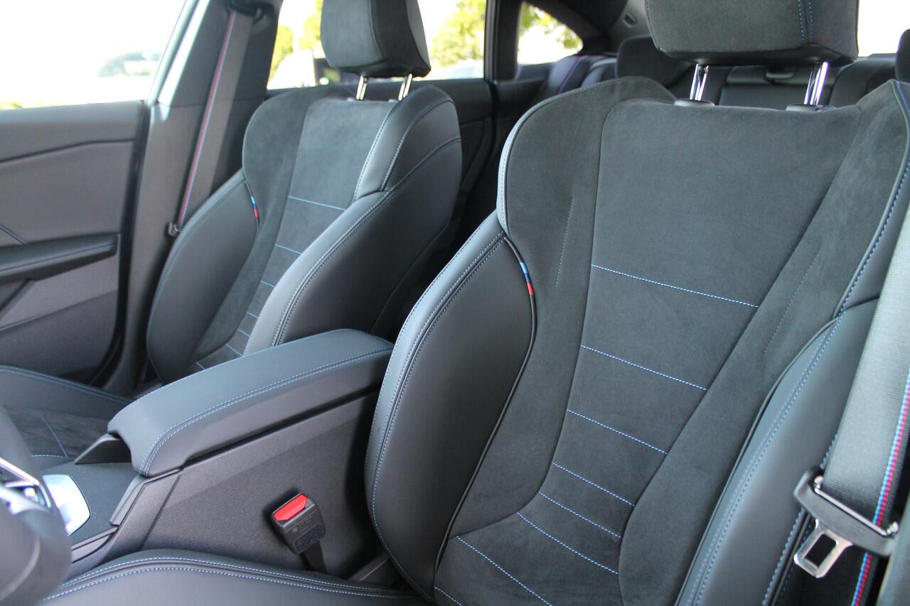 BMW 2-SERIE Gran Coupé 220 High Executive M Sport Automaat / Panoramadak / Sportstoelen / Adaptieve LED / M Adaptief onderstel / Comfort Access / Parking Assistant Plus