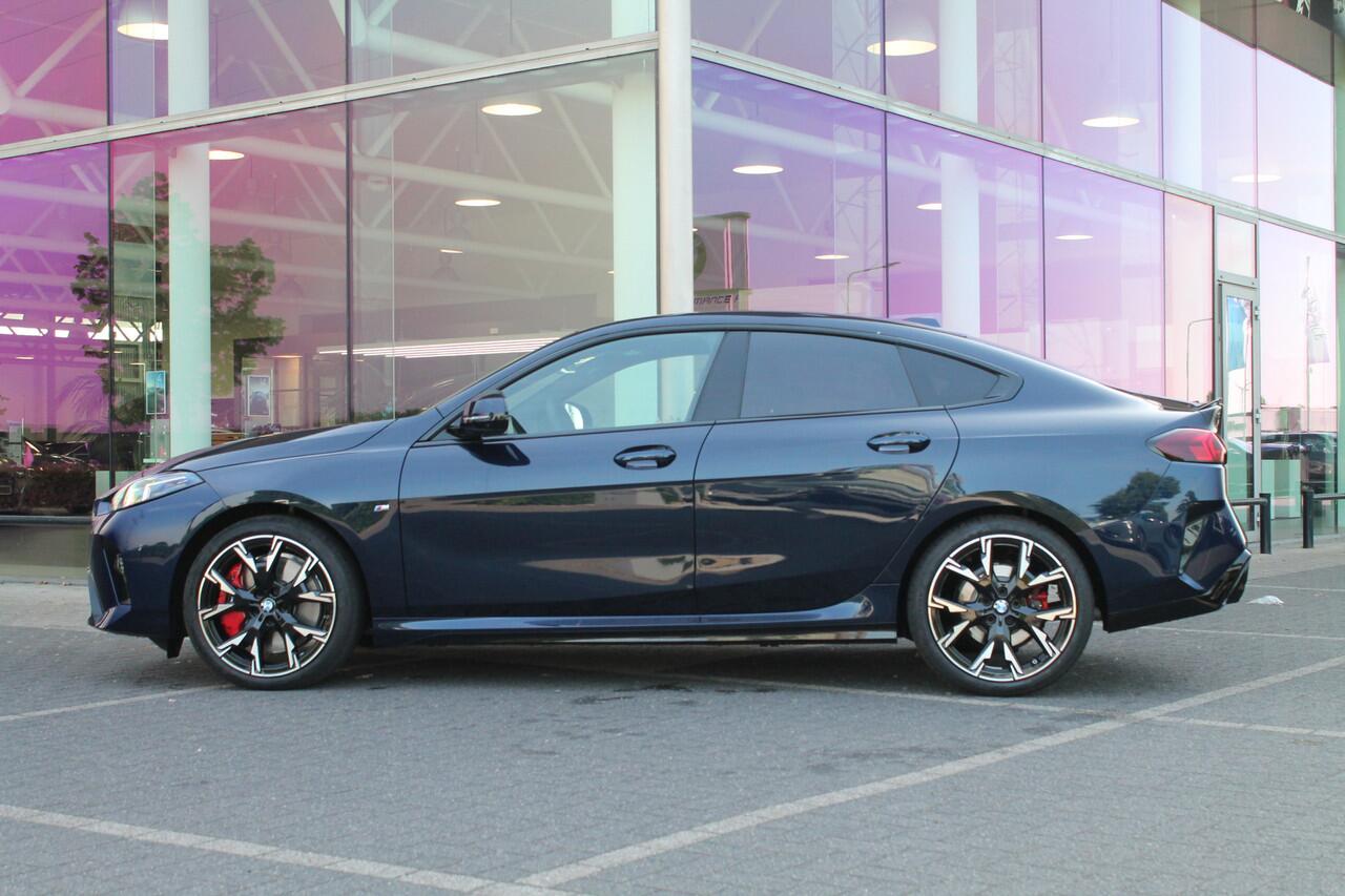 BMW 2-SERIE Gran Coupé 220 High Executive M Sport Automaat / Panoramadak / Sportstoelen / Adaptieve LED / M Adaptief onderstel / Comfort Access / Parking Assistant Plus