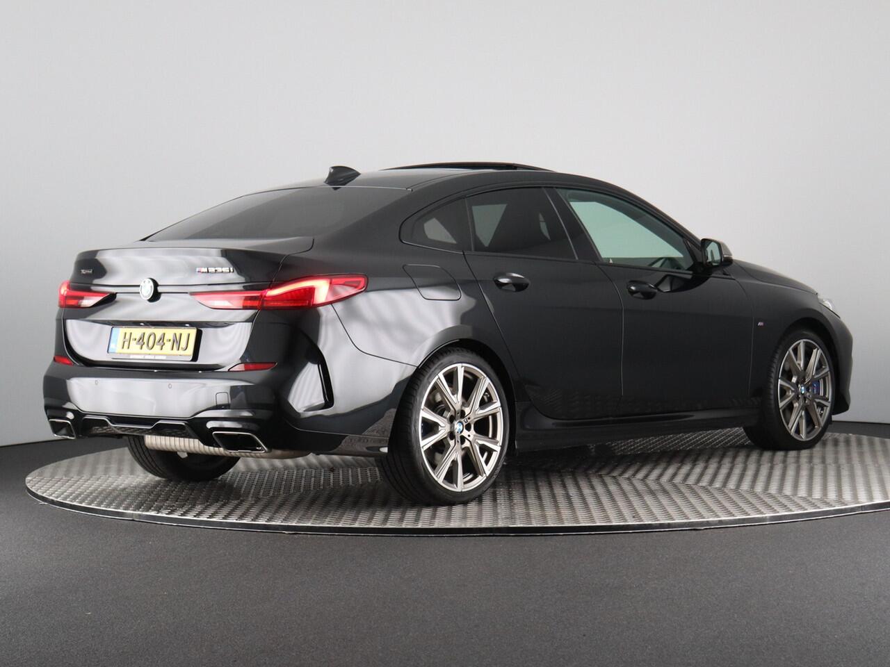 BMW 2-SERIE Gran Coupé M235i xDrive High Executive Edition (NL-Auto / Leder kuipstoelen / Pano / H&K / ACC)