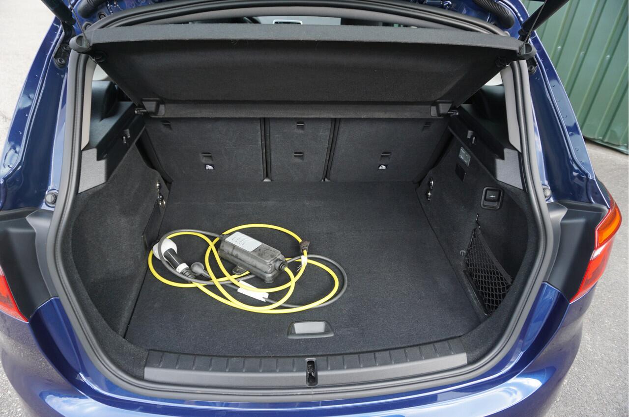 BMW 2-SERIE Active Tourer 225xe iPerformance PHEV - Plugin Hybrid + Navi/ Trekhaak/ Cruise/ Garantie!