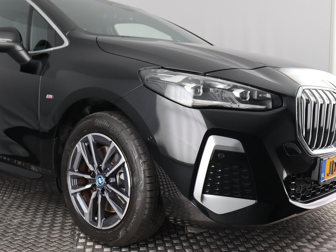 BMW 2-SERIE Active Tourer 230e xDrive M sport (Pano / Elek. achterklep / Led / Navi / Cuise)