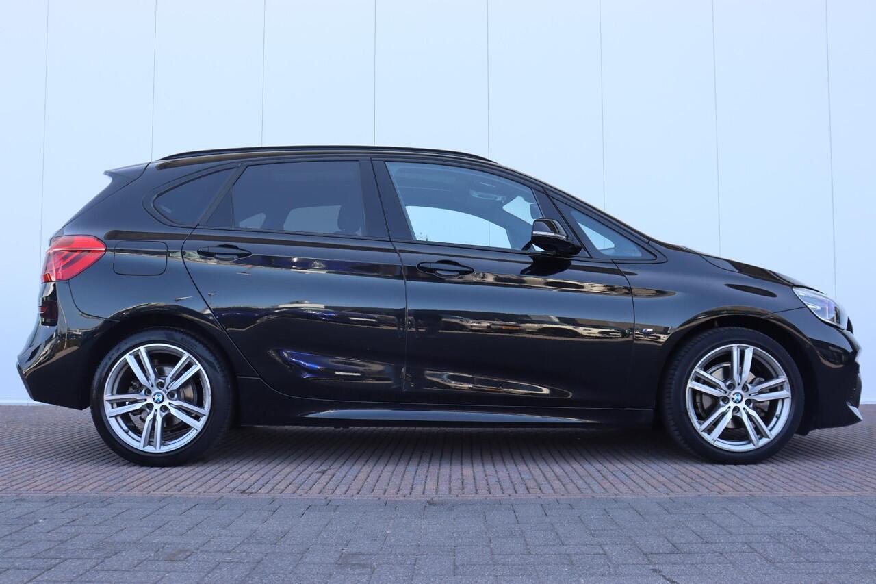 BMW 2-SERIE Active Tourer 218i High Executive Edition M Sport pakket/ Panoramadak/ Head-Up/ Lederen bekleding/ Elektrische achterklep/ Achteruitrijcamera