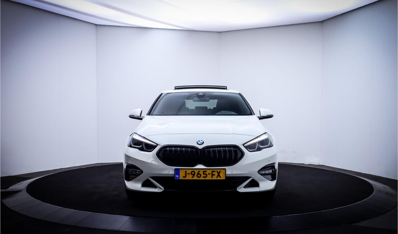 BMW 2-SERIE Gran Coupé 218iA High Executive PANO | LEDER | FULL LED | CAMERA | CARPLAY | HIFI | LMV 17'' | STOELVERW | AFN TREKHAAK