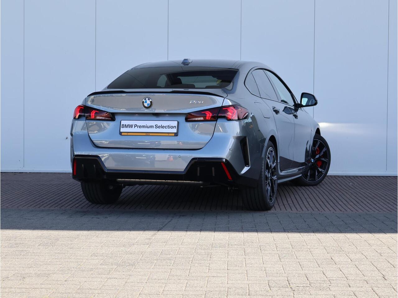 BMW 2-SERIE Gran Coupé 220 M Sport Design Edition M Sportpakket Pro/ Stuurwielrand verwarmd/ Comfort Access/ Achteruitrijcamera/ Sportstoelen/ Stoelverwarming/ 19 inch LM