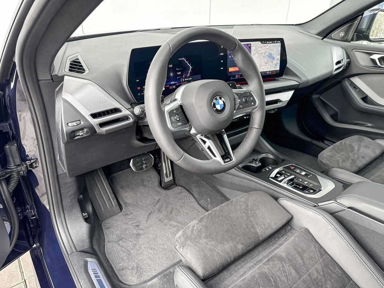 BMW 2-SERIE Gran Coupé 220 M-Sport Pro / Glazen Schuifdak / Adaptieve LED koplampen / Driving Assistant / Driving Assistant plus / Stuurwielrand verwarming / Camera / Harman Kardon / 19 inch