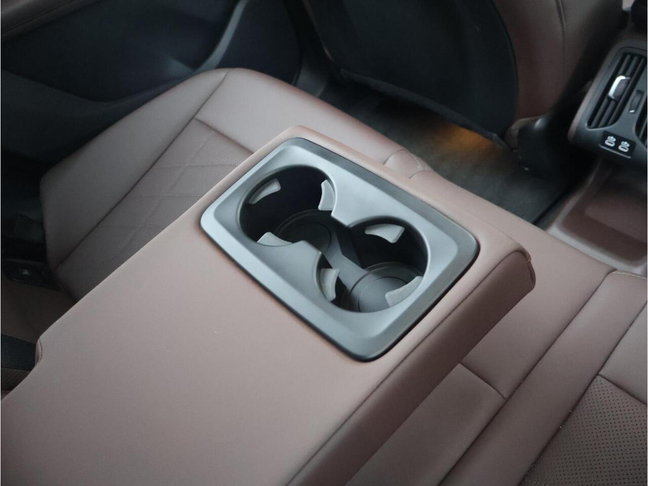 BMW 2-SERIE Active Tourer 230e xDrive M Sport/ Glazen Panoramadak/ Elektrisch verstelbare en verwarmbare stoelen/ Head-Up/ Harman Kardon