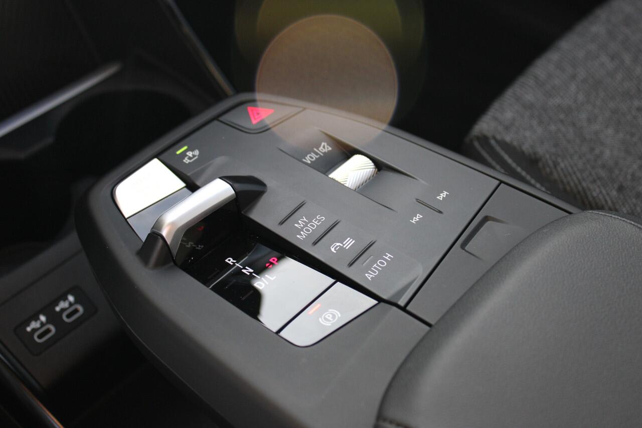 BMW 2-SERIE Active Tourer 218i Automaat / Achteruitrijcamera / DAB