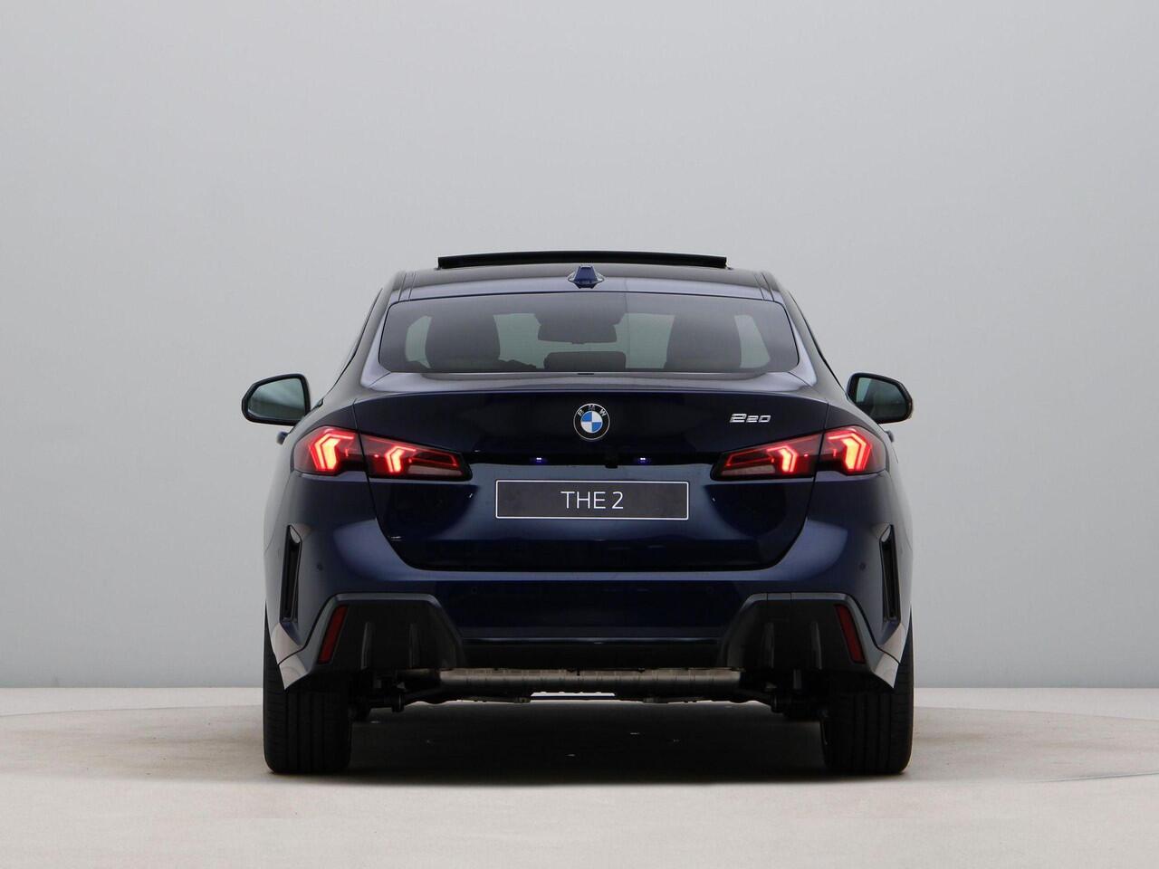 BMW 2-SERIE 220 Gran Coupé | Glazendak | 19inch | Elektrisch verstelbare stoelen | Panoramadak | Trekhaak | Ekris Selection