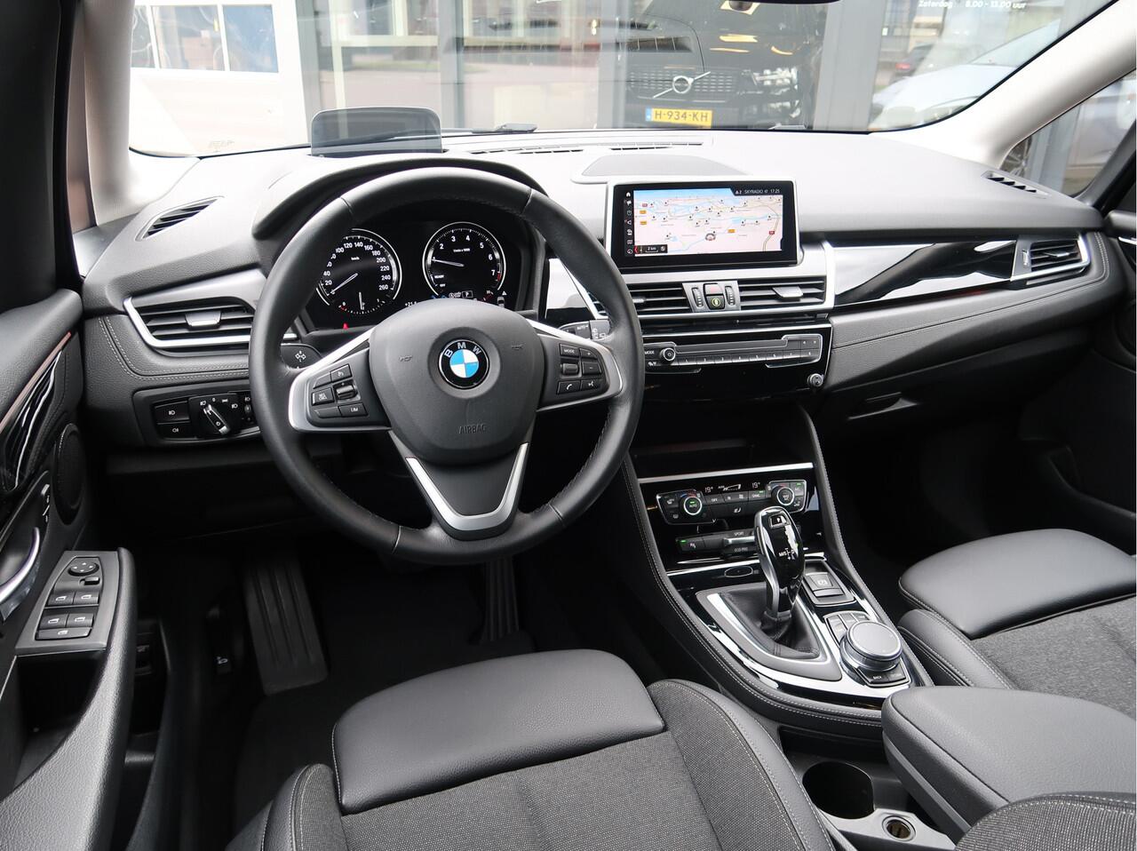 BMW 2-SERIE Active Tourer 218i Executive Edition | Comf Stoelen | Trekhaak |