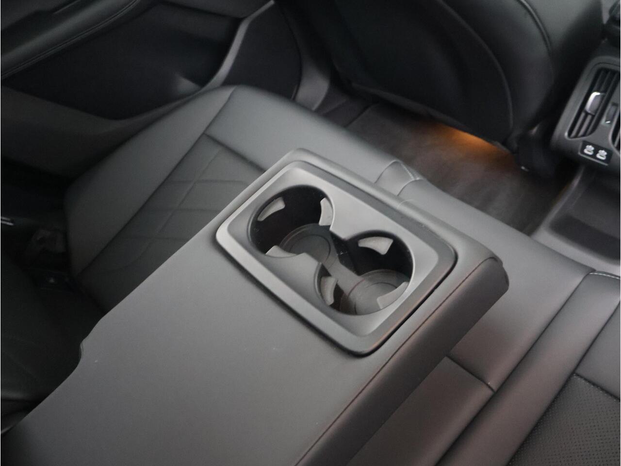 BMW 2-SERIE Active Tourer 225e xDrive M Sportpakket/ Comfort Access/ Panoramadak/ Actiefstoelen voor/ Head-Up/ Harman-Kardon/ 19" LMV