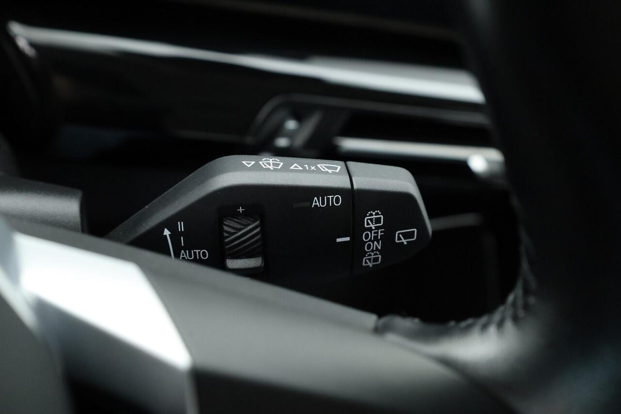 BMW 2-SERIE Active Tourer 220i | Navi | Camera | Stoelverw. | Apple CarPlay | Cruise | 17'' v