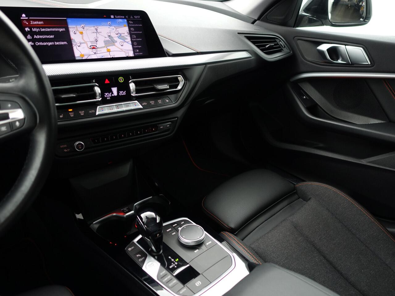 BMW 2-SERIE Gran Coupé 218i M Executive Edition Aut- Panoramadak, Stuur/Stoelverwarming, Sfeerverlichting, Carplay, Sport Interieur